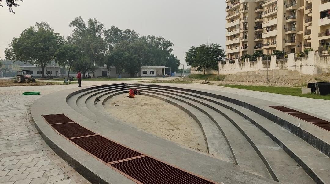 नोएडा में बन रहा है उत्तरप्रदेश का पहला डॉग पार्क, स्विमिंग पूल व शेल्टर होम भी होंगे