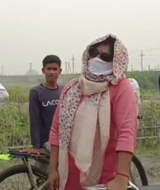 पिंक सूट-काला चश्मा लगा चेकिंग करने निकलीं SP मैडम, पर ओवर एक्टिंग ने खोल दी पोल