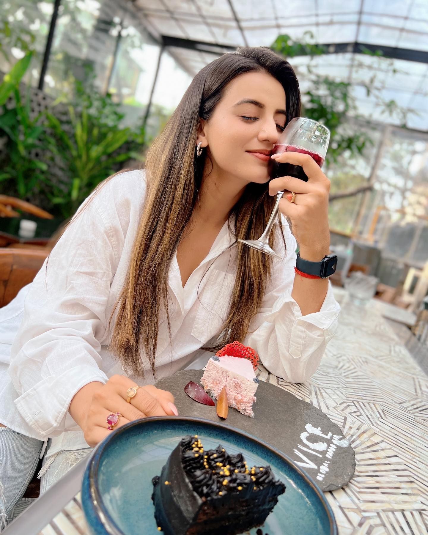 अक्षरा सिंह बोलीं, 'लोग तब तक प्रताड़ित करते हैं जब तक लड़की वैश्या ना बन जाए'