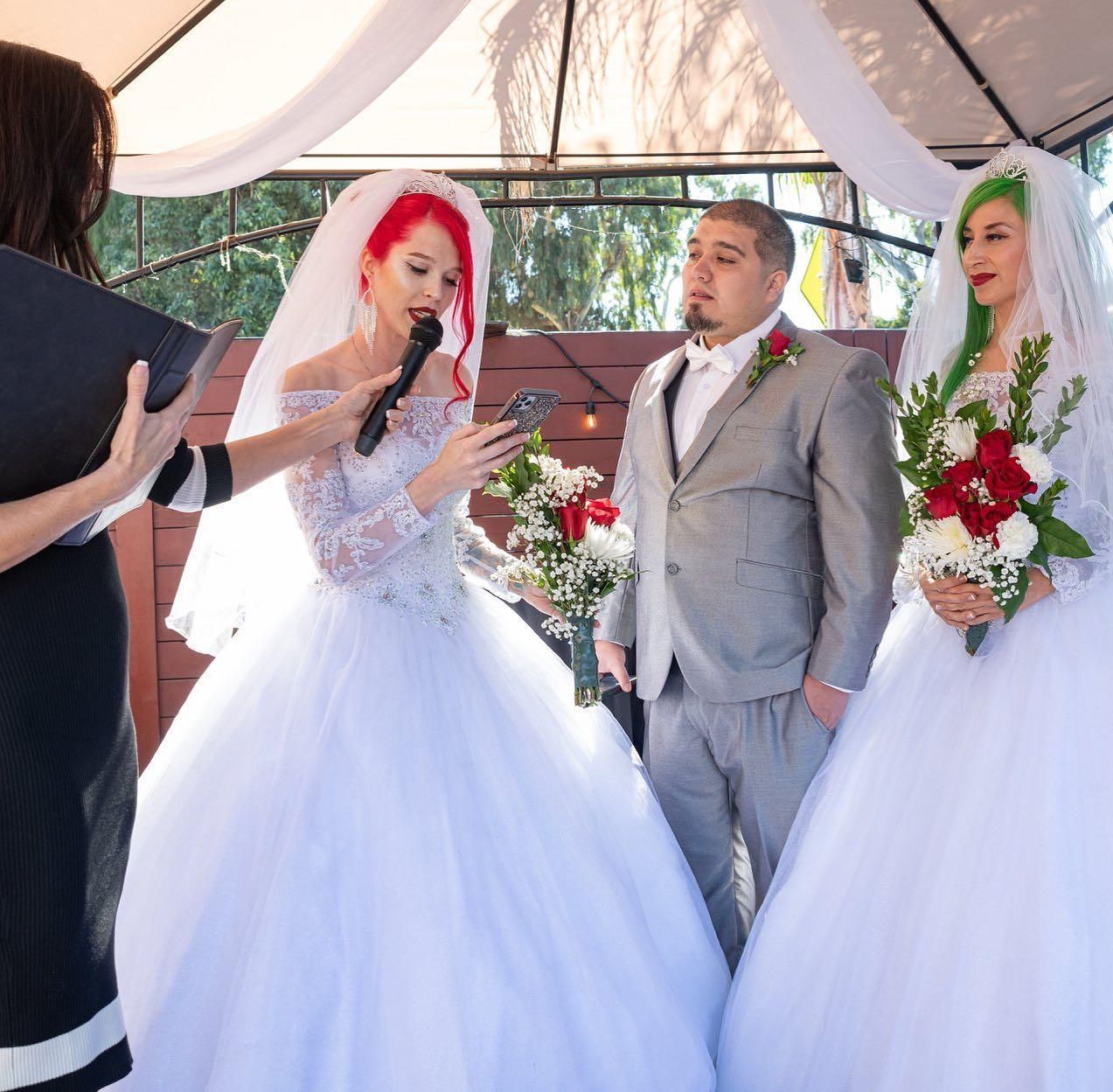 2 लड़कियों ने की एक लड़के से शादी, अब थाइलैंड ट्रिप पर...