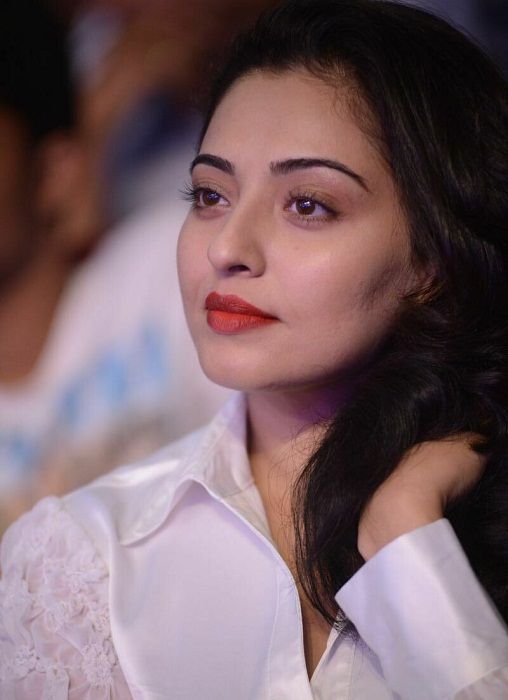 सना खान के बाद इस एक्ट्रेस ने छोड़ी फिल्म इंडस्ट्री, कभी आइटम नंबर हुआ करती थी