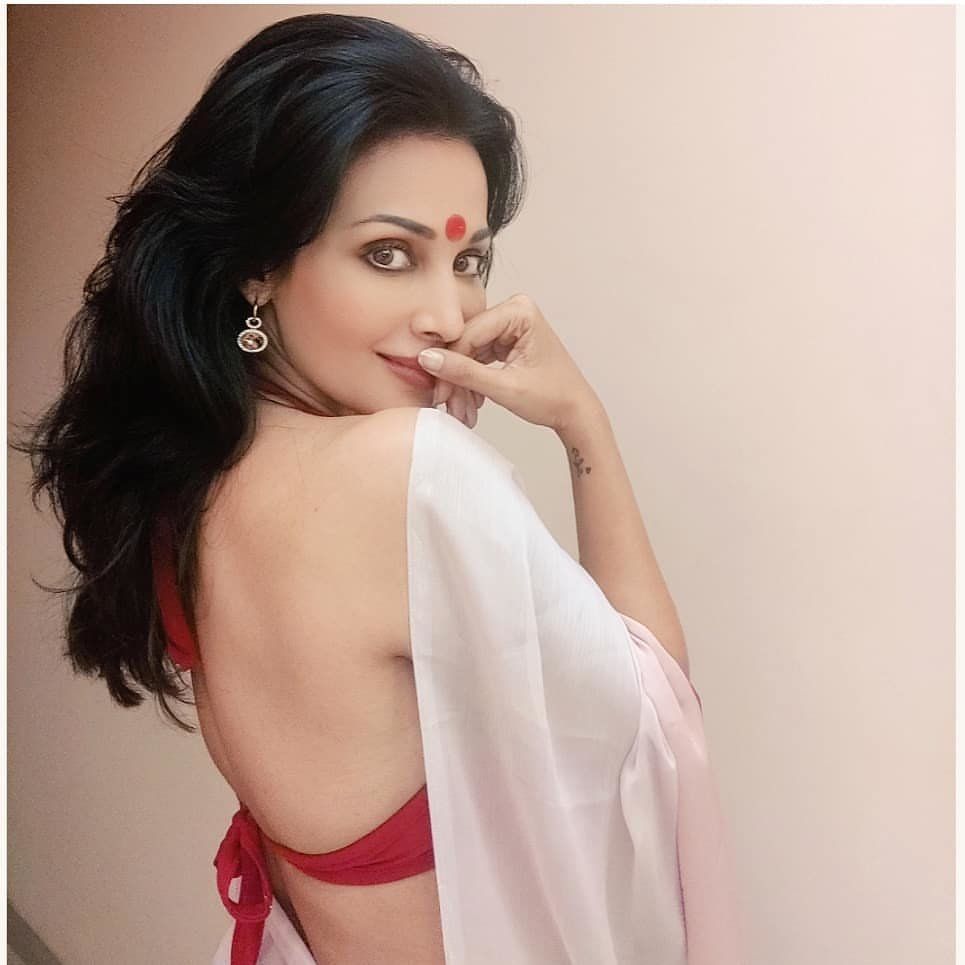 फ्लोरा सैनी ने फिर किया वो दिन याद, बोलीं 'मेरे बाल पकड़कर सड़क पर घसीटा गया'