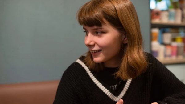 19 साल की लड़की का नाम आतंकवादी लिस्ट में, पैर में बनवाया है एंटी-पुतिन टैटू