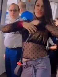 मेट्रो में लगे ठुमके!