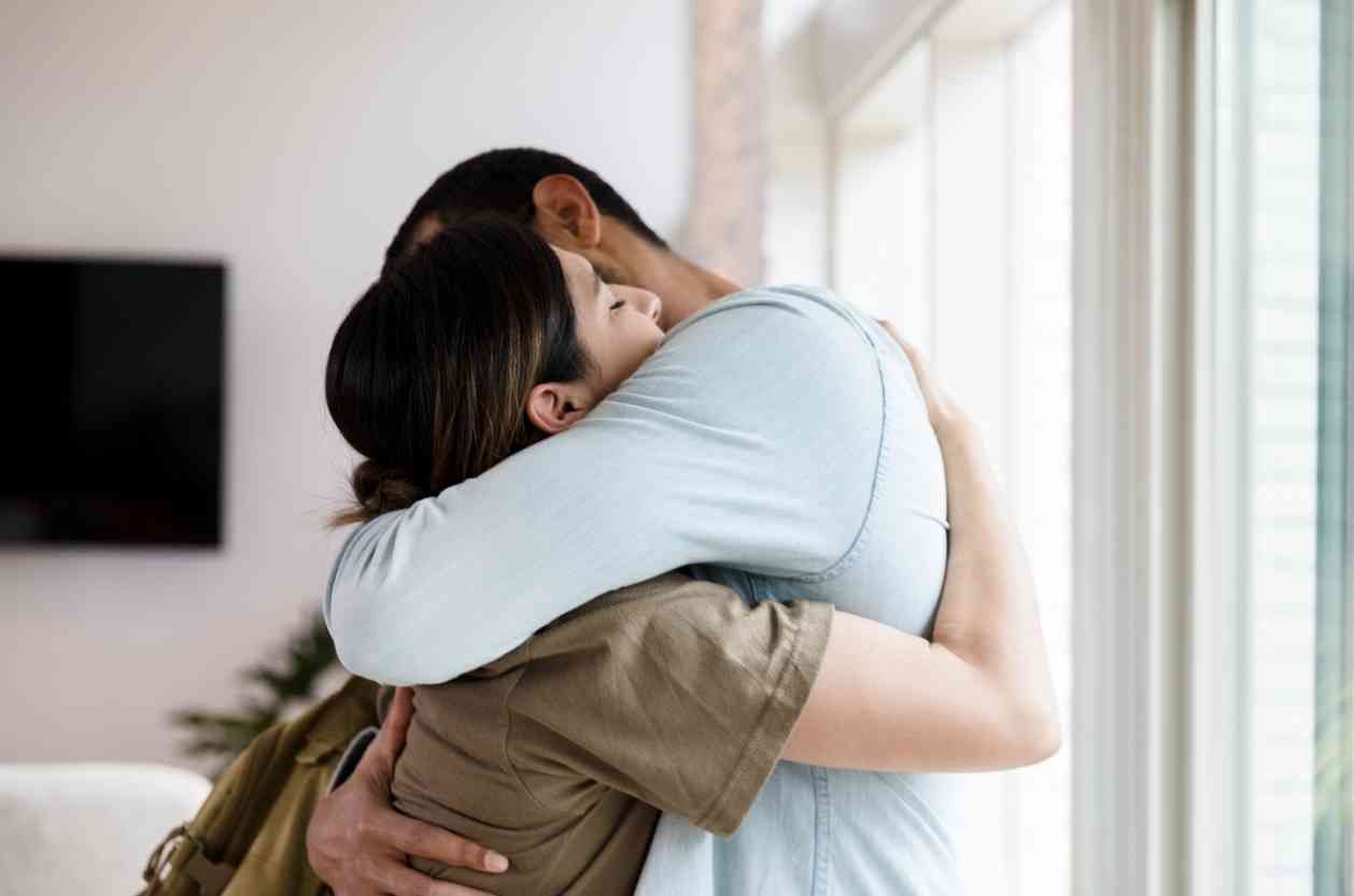 fd103a257335b4fd2f8968ea1fca5fa7 a couple embrace at home l
