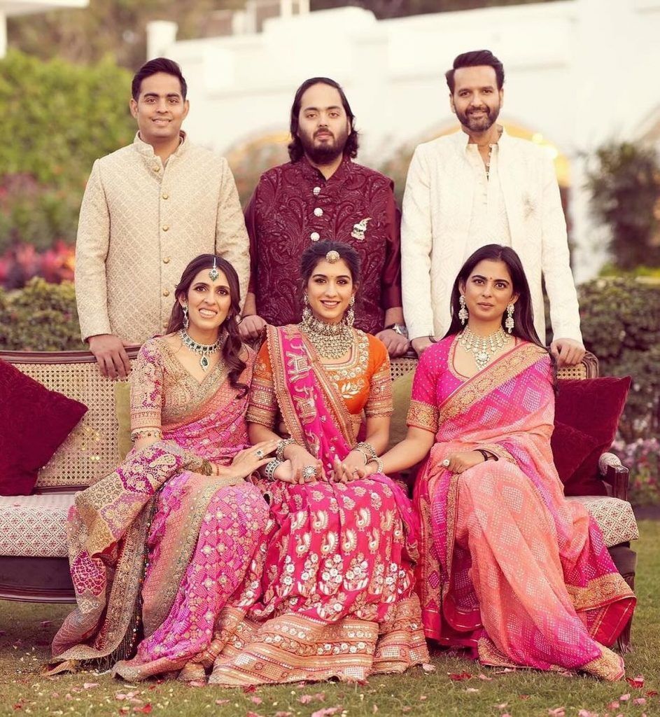 The Ambani Reliance Dinner Family Portrait 943x1024 1