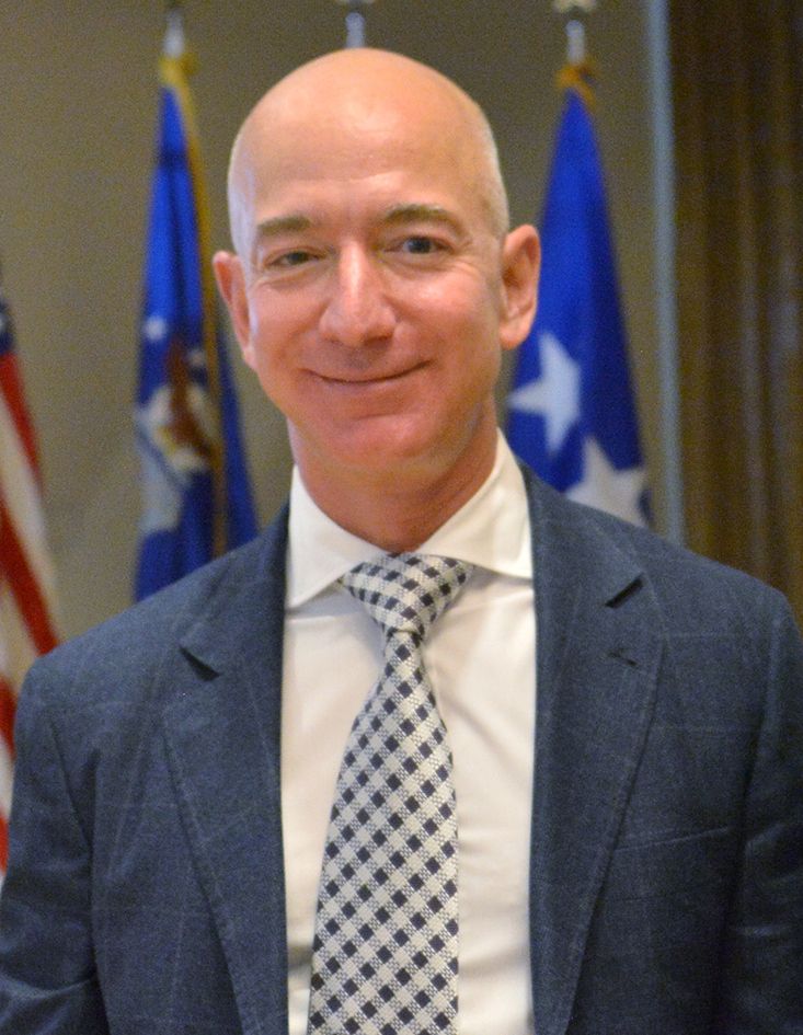 Jeff Bezos visits LAAFB SMC 3908618 cropped