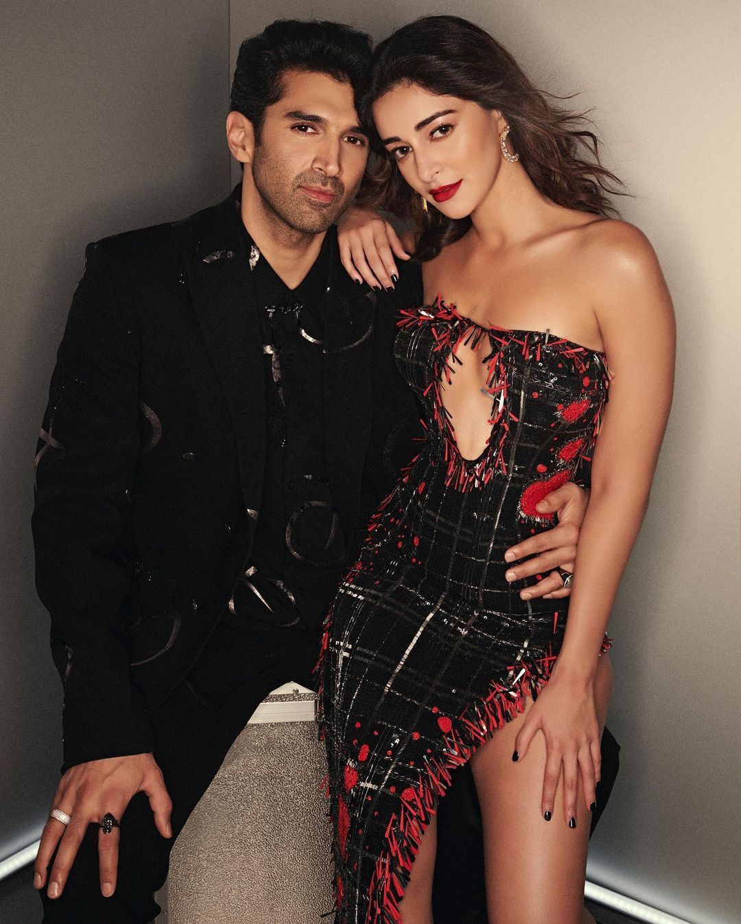ananya pandey aditya roy Kapoor love 13