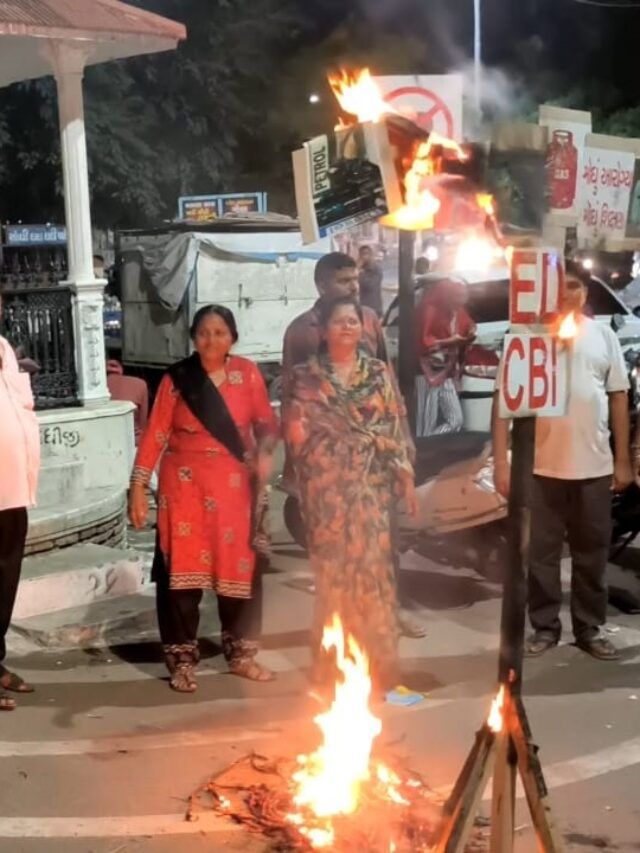 કચ્છમાં કોંગ્રેસનો અનોખો વિરોધ, કર્યું આ રીતે પૂતળા દહન