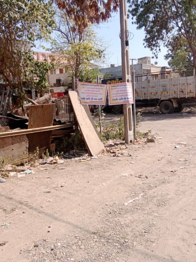 જામનગરમાં પાયાની સુવિધાના અભાવે લોકોએ ચૂંટણીનો બહિષ્કાર કર્યો