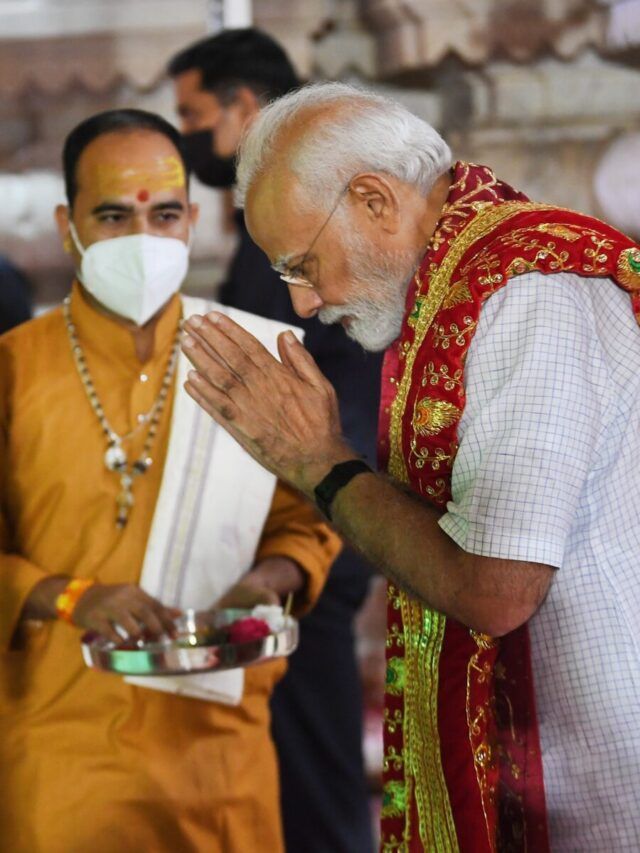 PM નરેન્દ્ર મોદીએ મા અંબાના આશિર્વાદ લીધા....