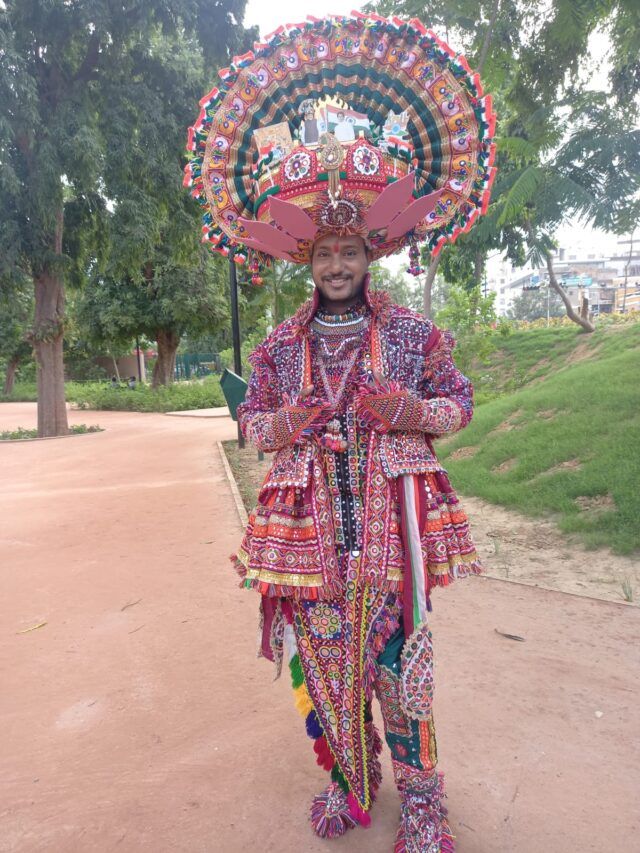 નવરાત્રિ પહેલા અમદાવાદી યુવકની રૂ.15 હજારની પાઘડી બની આકર્ષણનું કેન્દ્ર