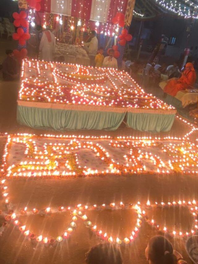 બનાસકાંઠામાં ગૌમાતા માટે 2111 દીવડાઓની આરતી ઉતારાઈ