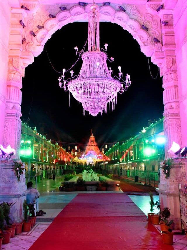 અંબાજી મંદિર ભાદરવી પૂનમે રંગબેરંગી લાઈટિંગથી ઝળહળ્યું