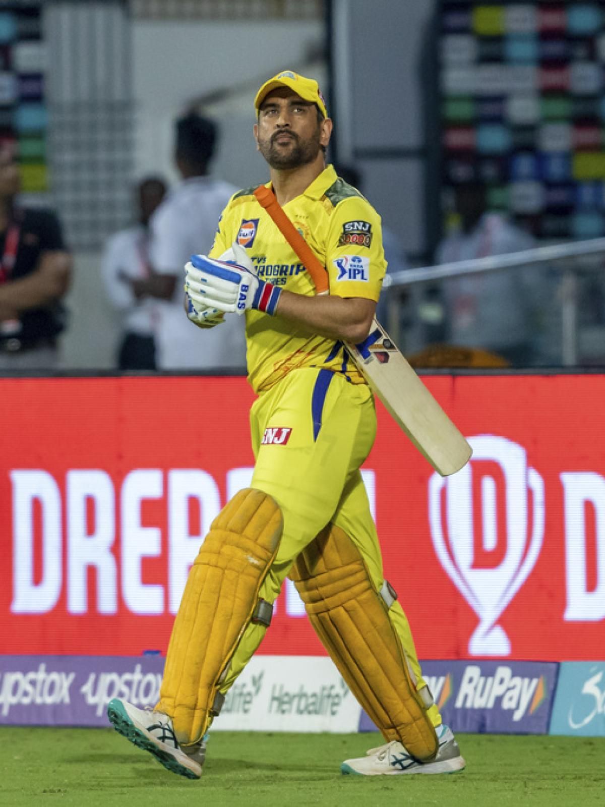 ms_dhoni_ap_csk-three_four