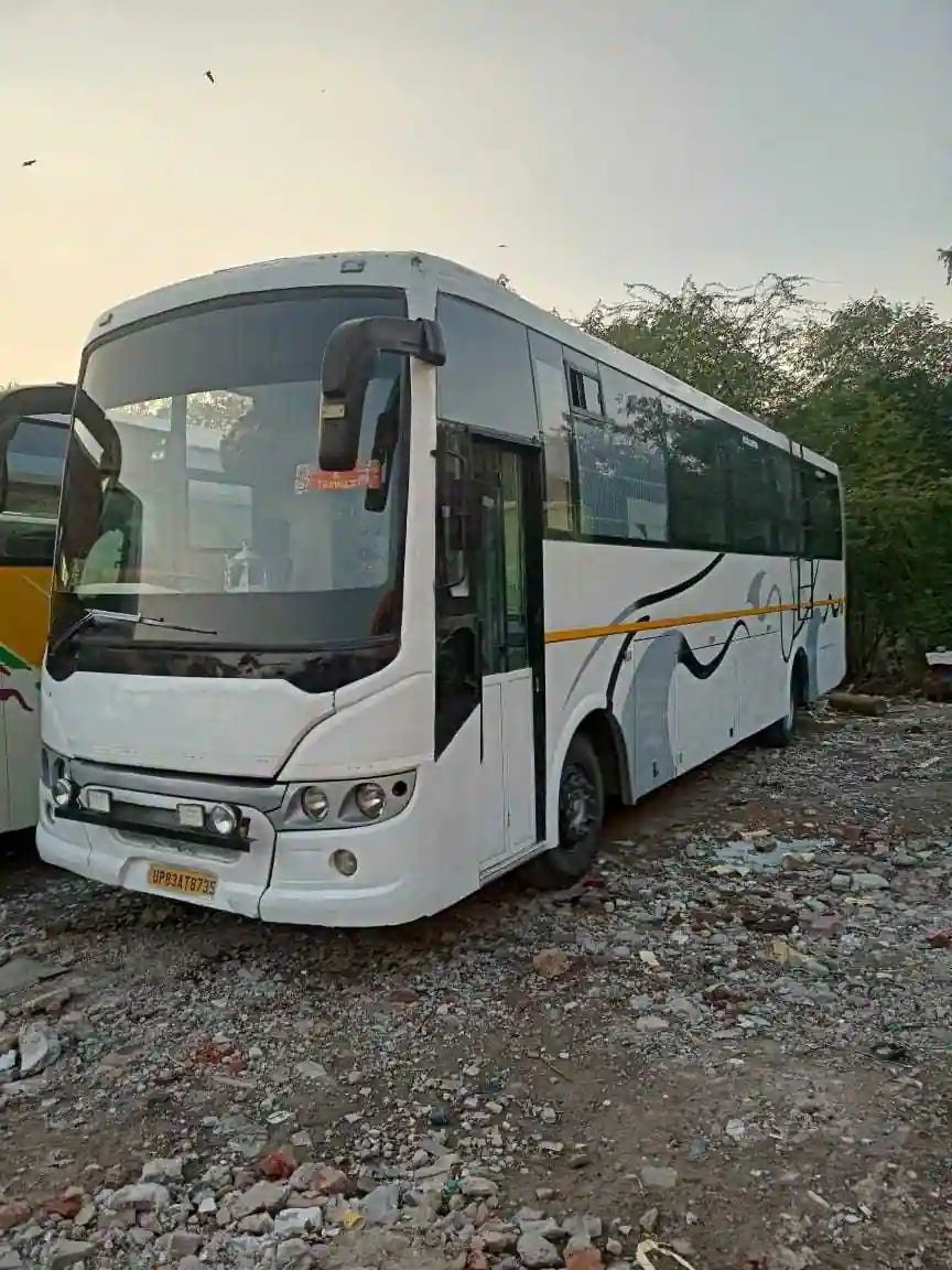 s-k-rumaisha-travels-and-tourism-service-jhansi-city-jhansi-24-hours-car-rental-v7tz8372rd