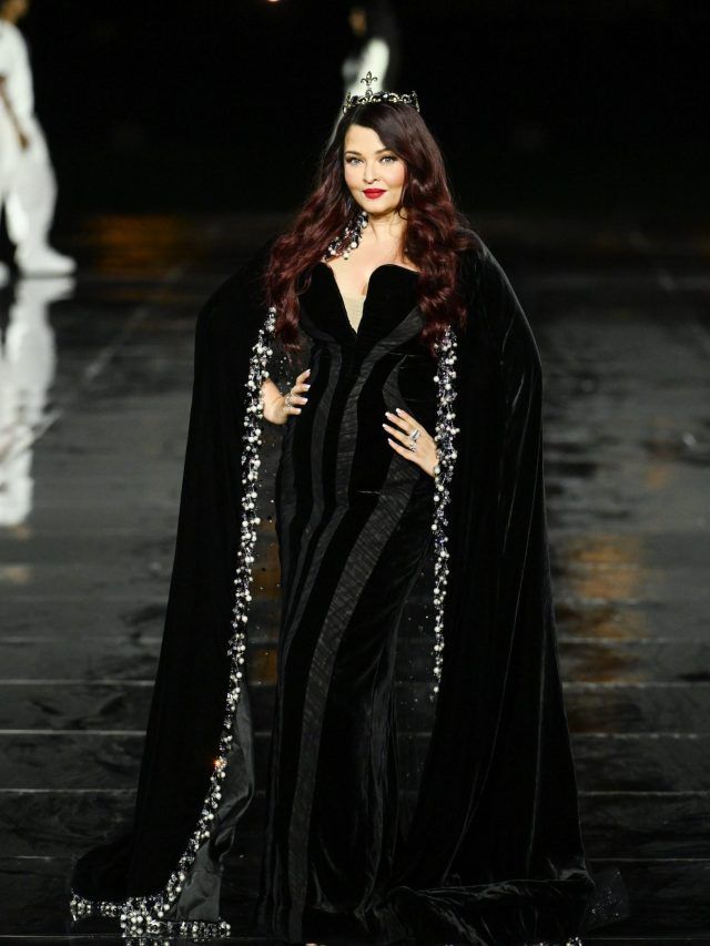 Aishwarya Rai stuns as the queen of  the runway