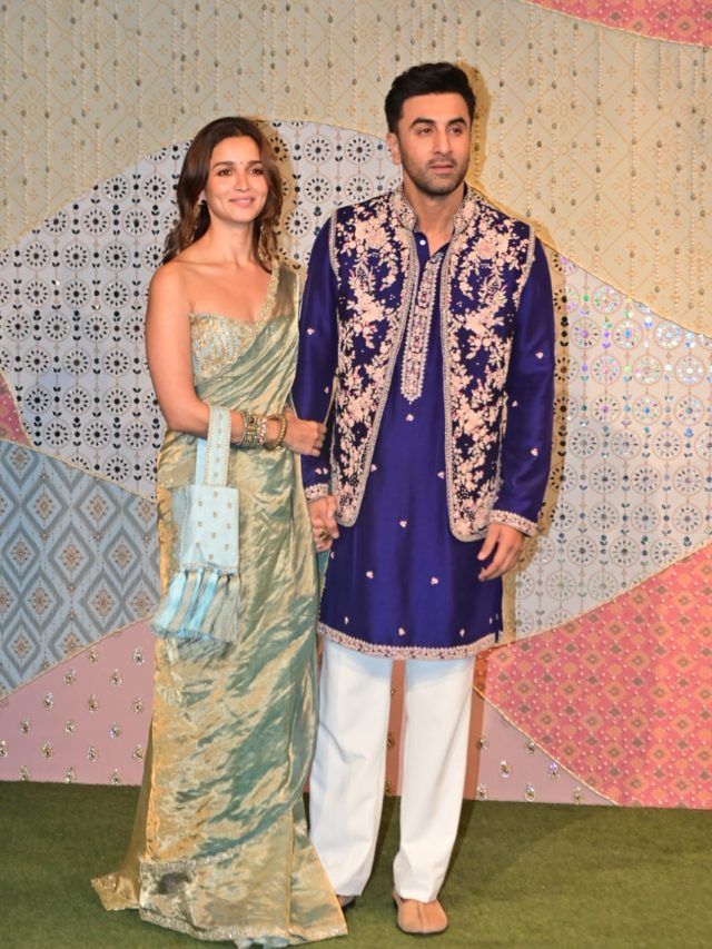 Ganesh Chaturthi 2026: Best-dressed celebs at Antilia