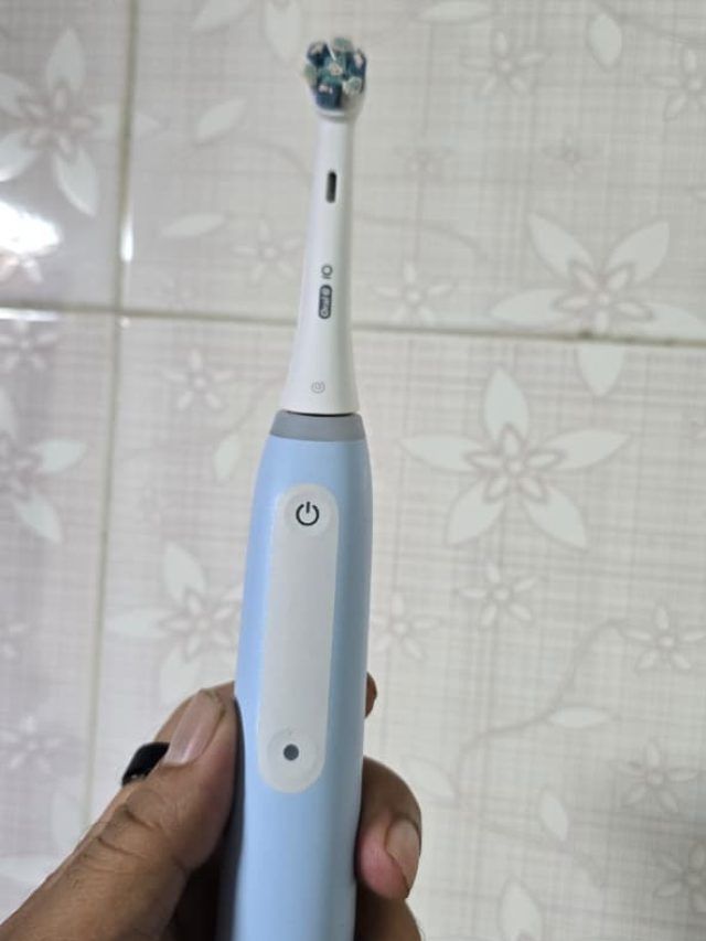 Oral-B iO Series 3 इलेक्ट्रिक टूथब्रश