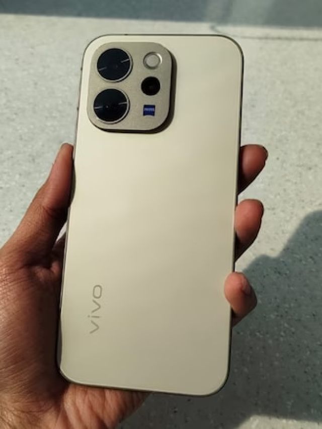 Vivo V70, Vivo V70 Elite भारत में 6500mAh बैटरी, 50MP कैमरा के साथ लॉन्च