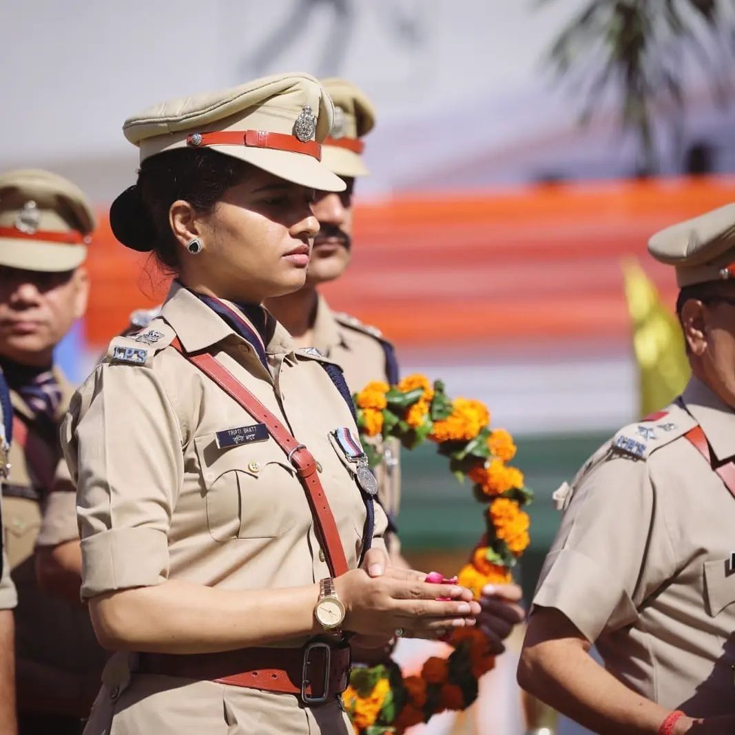 एक नाही तर, 16 सरकारी नोकऱ्या नाकारल्या; UPSC क्रॅक करणारी 'ती' IPS अधिकारी  कोण?