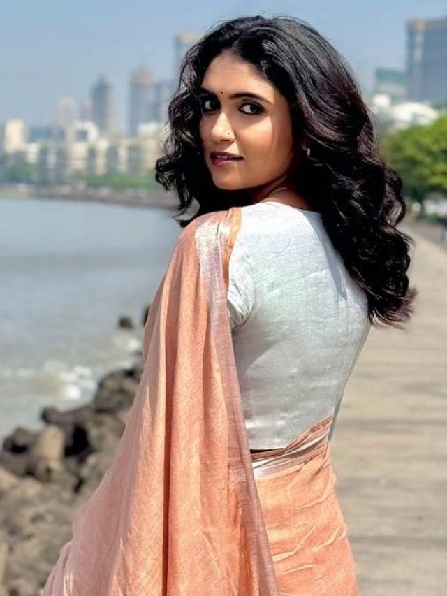 सादगी... रिंकू राजगुरुचं मरीन ड्राईव्हवर खास फोटोशूट!