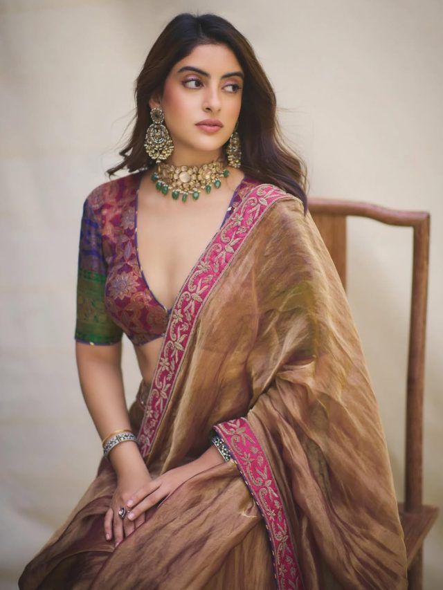 डीप नेक ब्लाउझ अन् लेंहग्यात अमिताभ बच्चनच्या नातीचा किलर लूक...