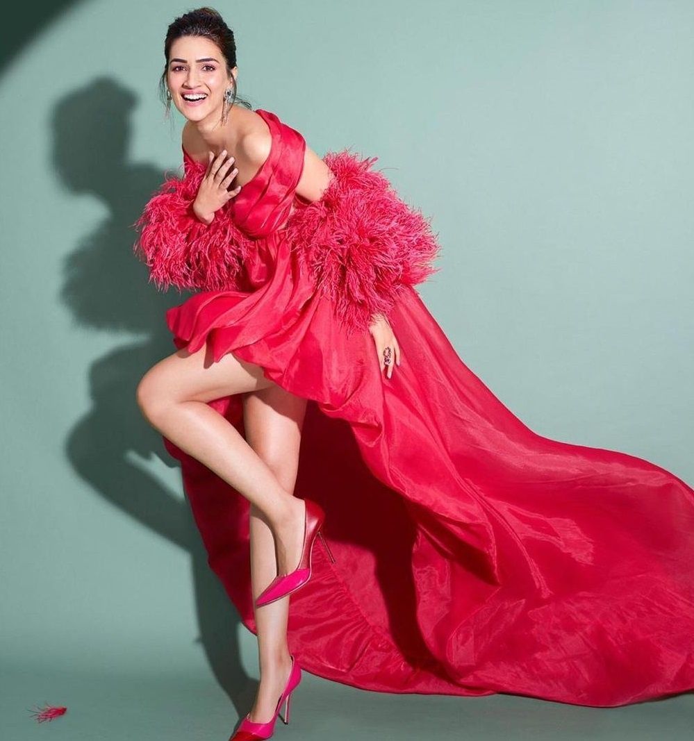 kriti sanon pink dress Since pink dress seems to b everyone's favorite! ;)