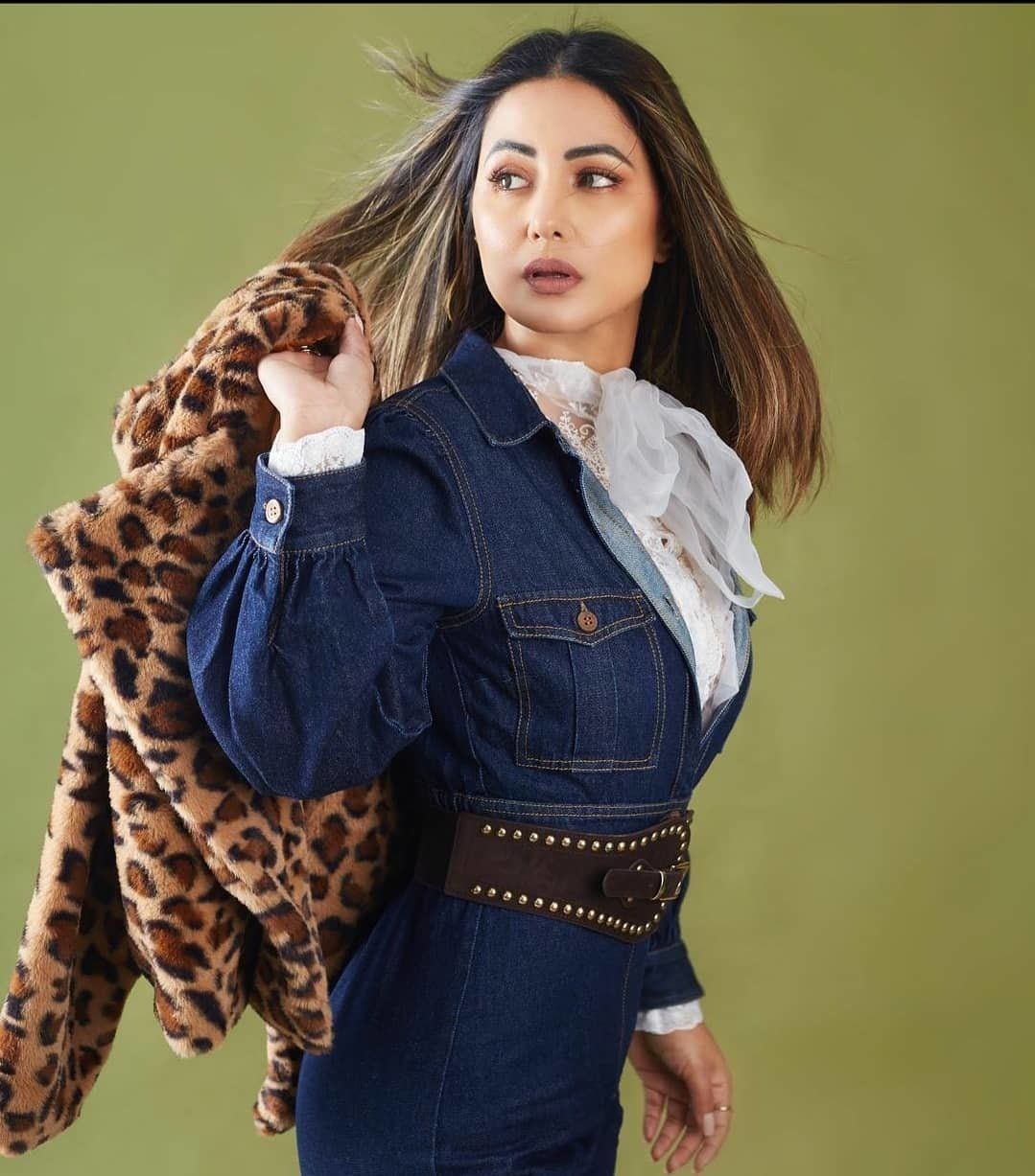 hina khan winter dress Hina Khan's printed mini dress in throwback pics from Europe trip costs Rs 7k. Pics here