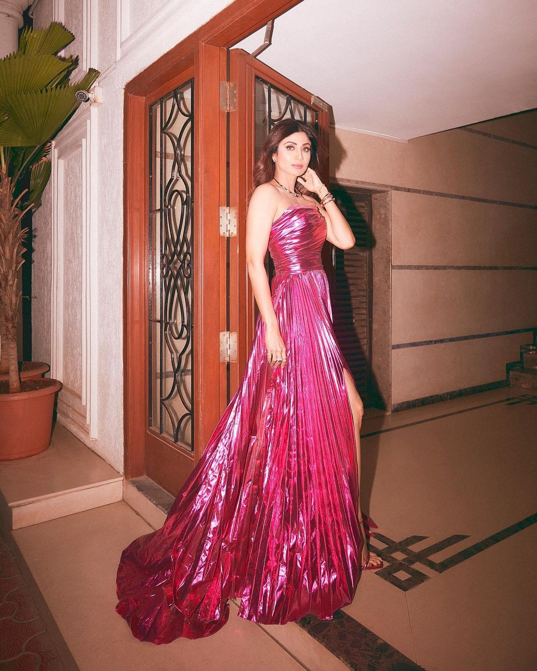 shilpa shetty pink dress Shilpa Shetty looked absolutely stunning in a pink outfit  as she was  spotted on the MasterChef set , ., ., ., ., #shilpashetty  #shilpashettykundra #bollywood #masterchefindia #bollywoodupdates