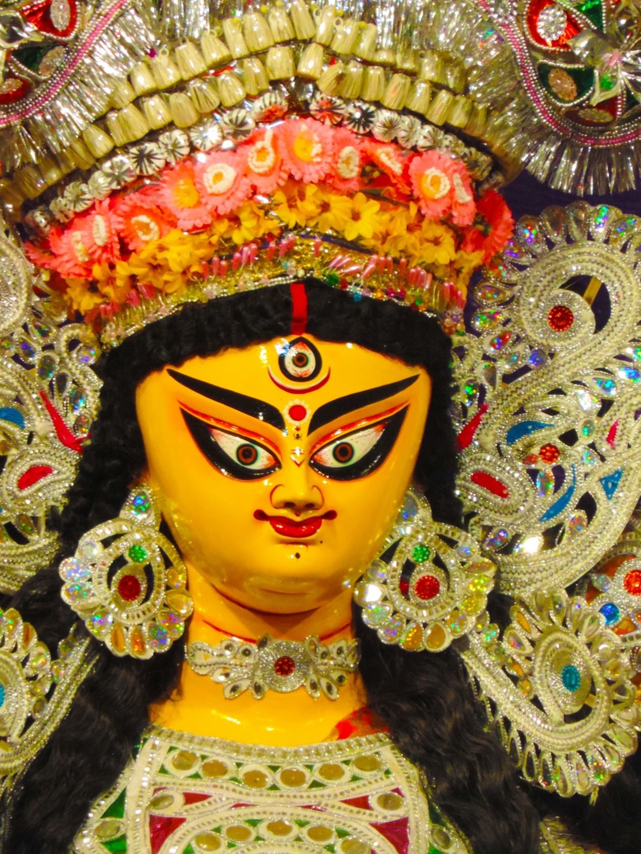 মা দুর্গার এমন ছবি ঘরে রাখবেন না!
