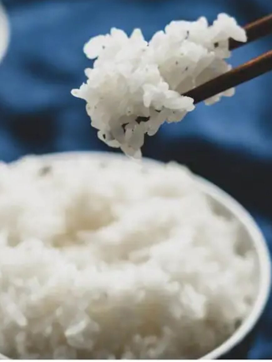 প্লাস্টিকের চাল খাচ্ছেন নাতো?  চিনে নিন