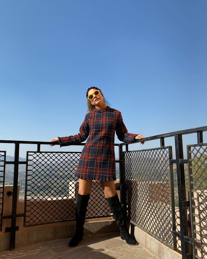 hina khan winter dress Hina Khan Shows How To Take Over Winter