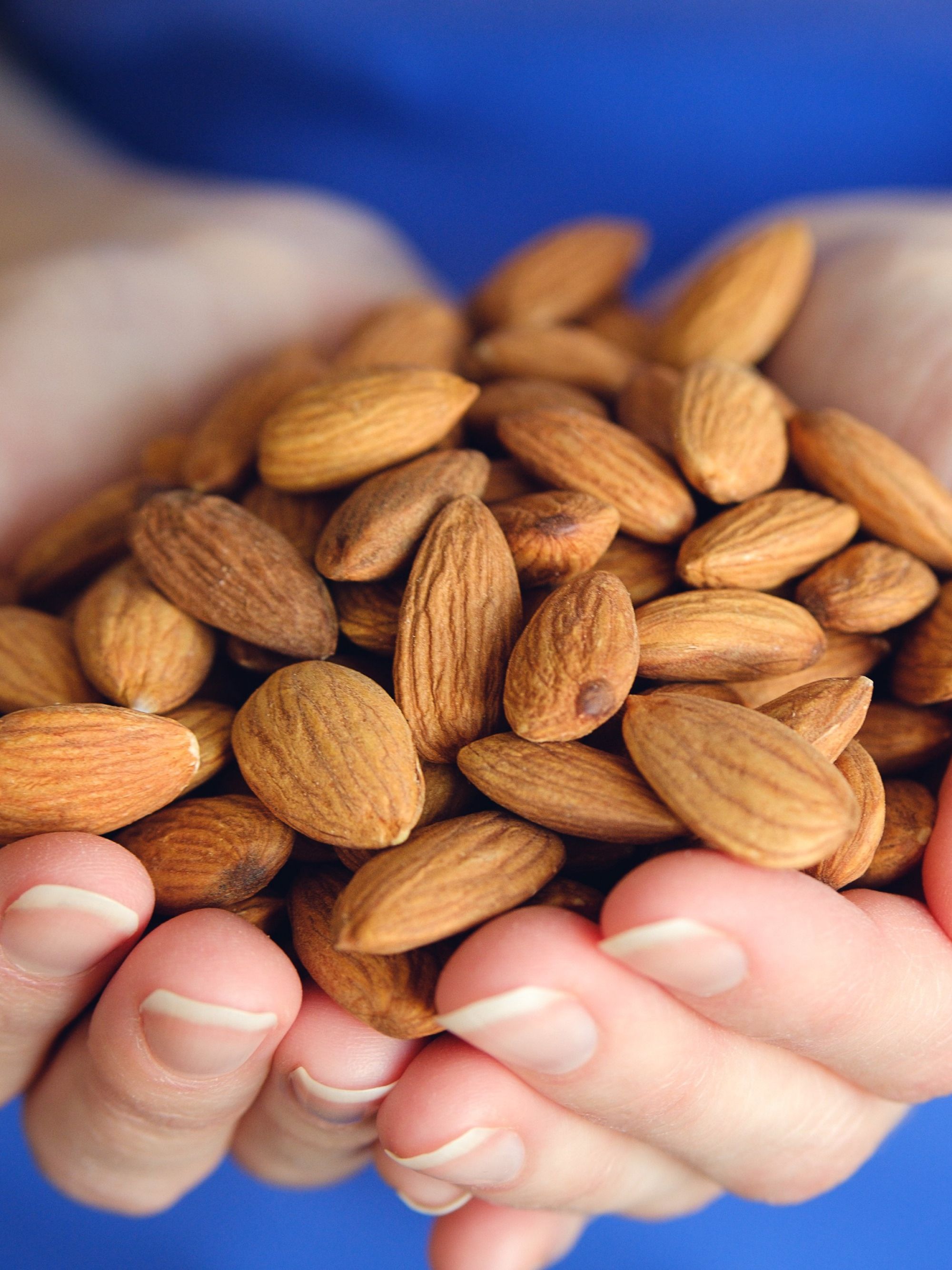 बादाम खाने के ये 5 नुकसान डरा देंगे!