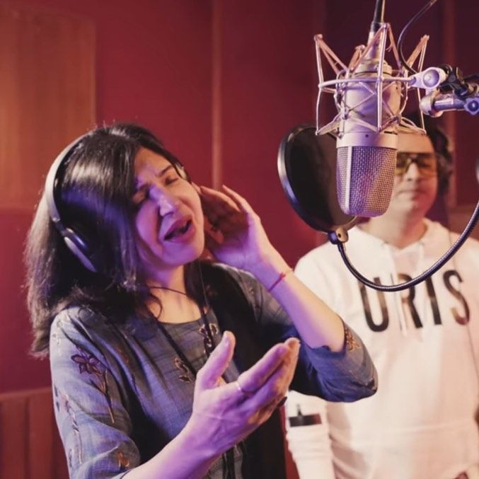 alka singing photo