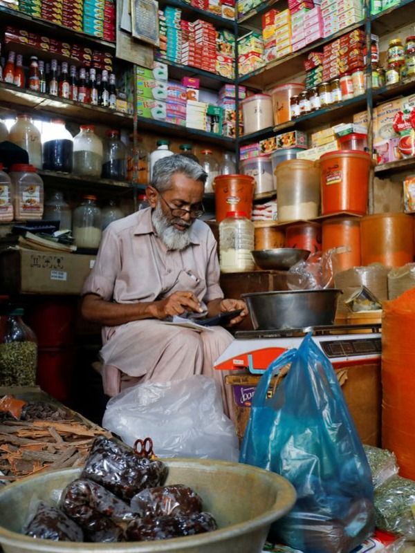 Pakistan's 'mini-budget': Smartphones, flights, furniture, food, toiletries... everything's expensive!