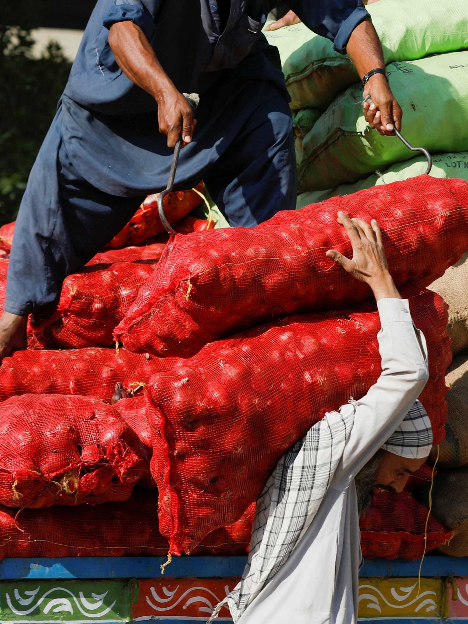 Re 1 for a kg! Onion, potato prices have crashed; farmers in distress