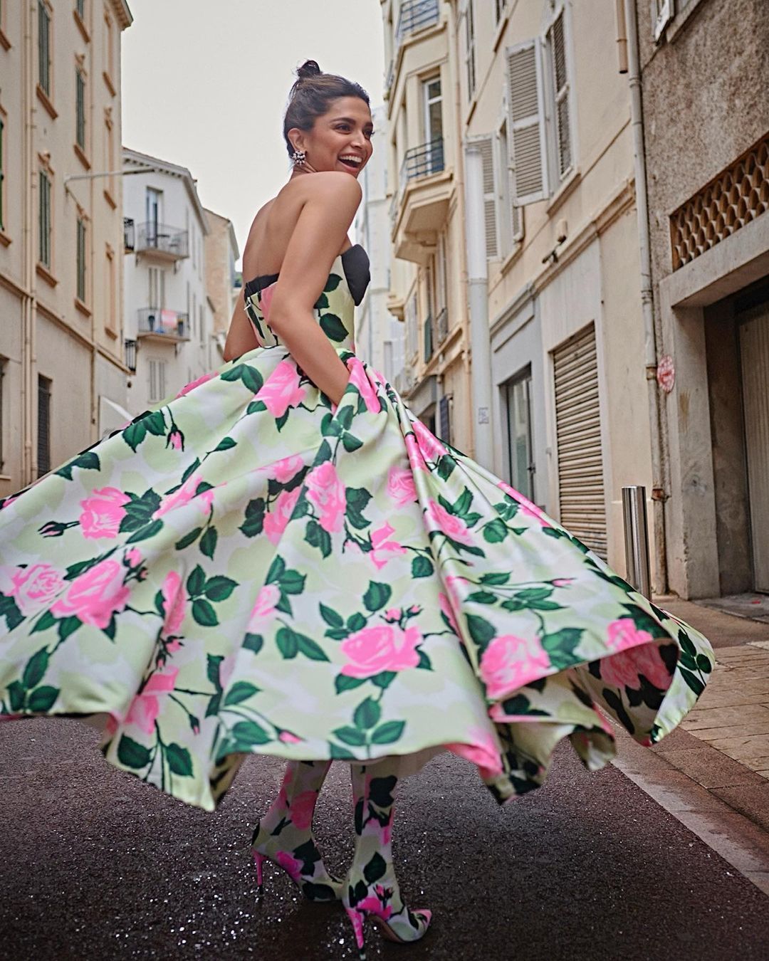 Chic Summer Looks ft Deepika Padukone