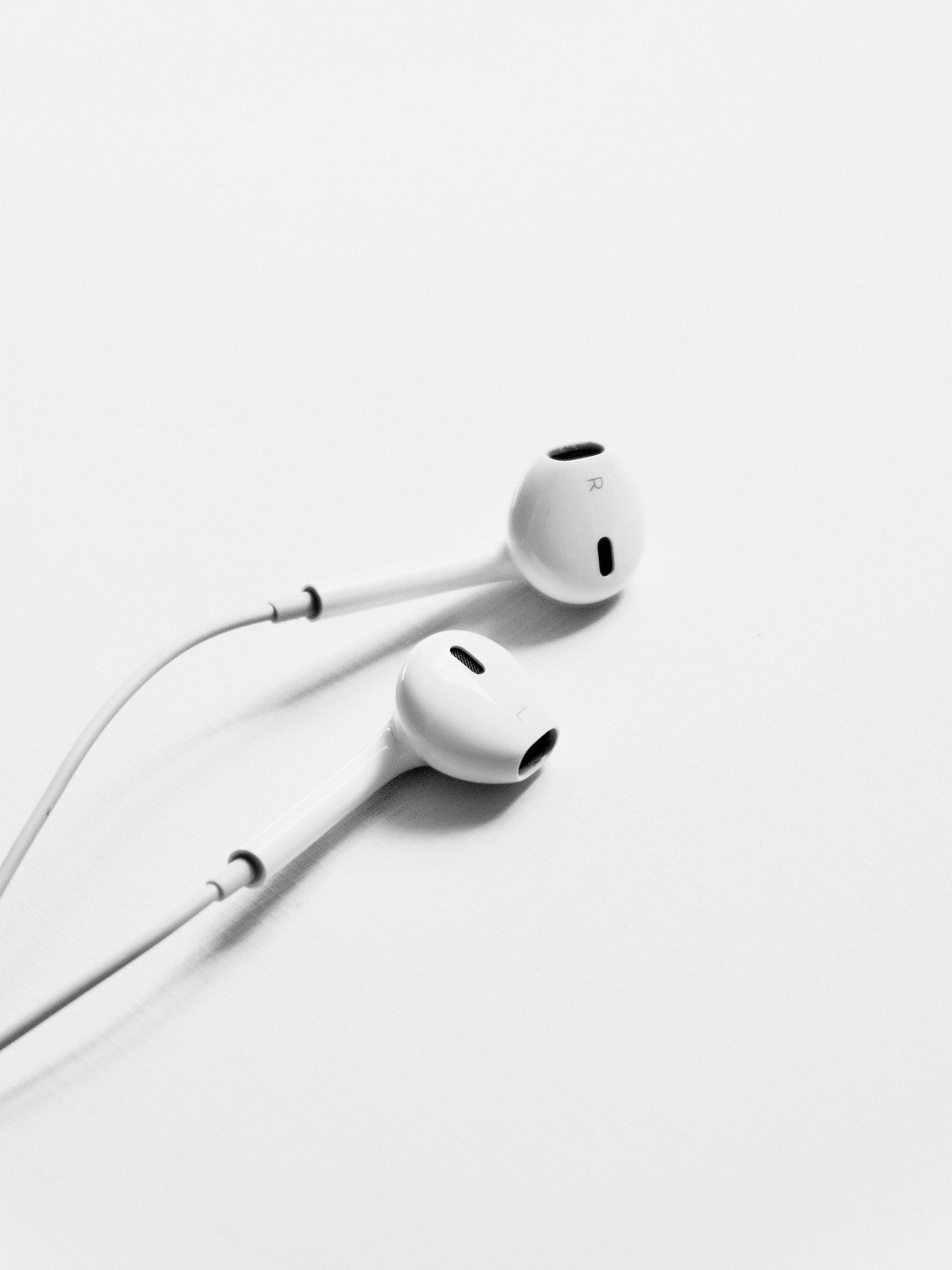  Earphone-এ ময়লা জমেছে? এভাবে পরিষ্কার করুন