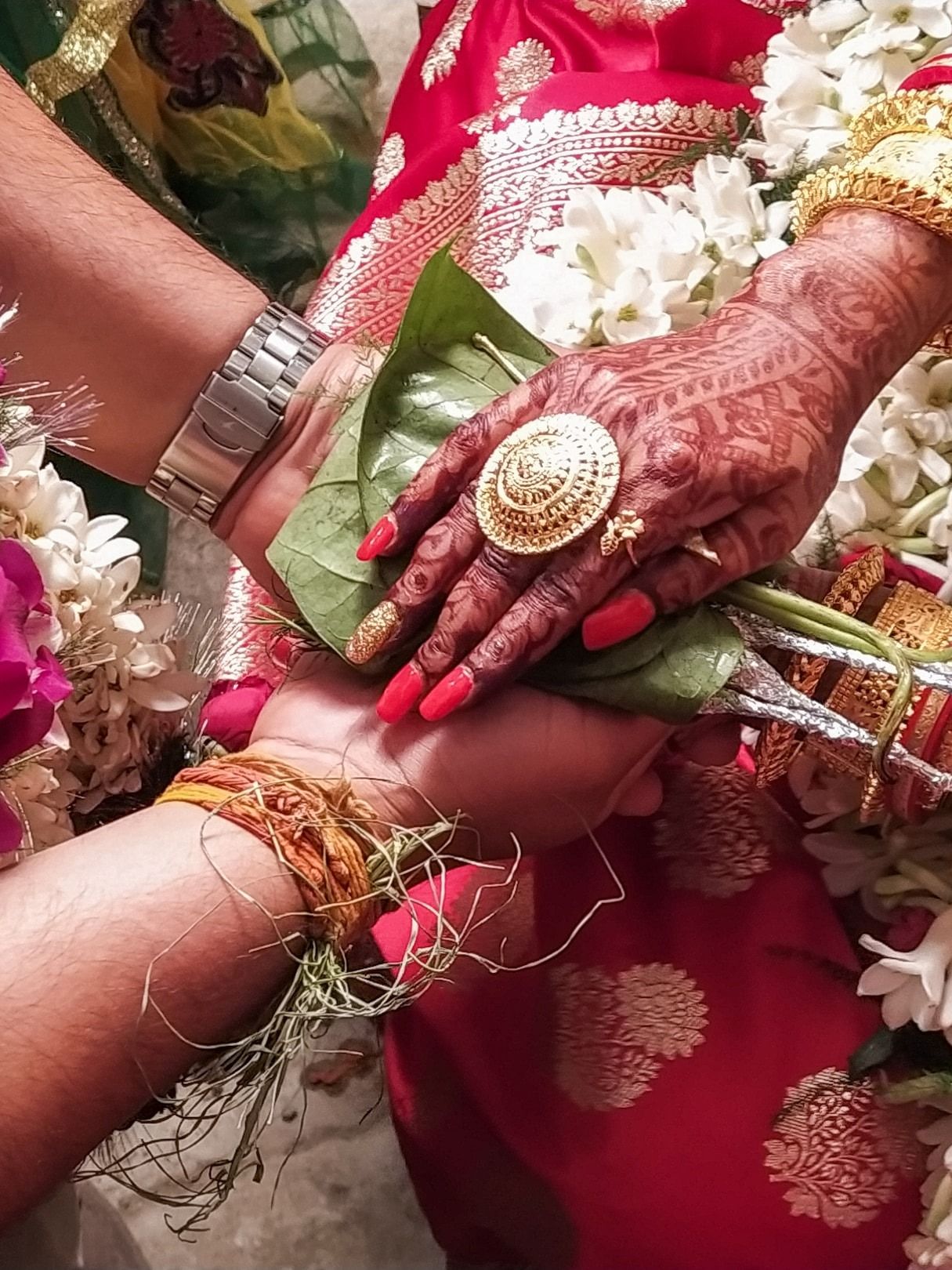 বিয়েতে কনেকে ভুলেও দেবেন না যে ৪ জিনিস