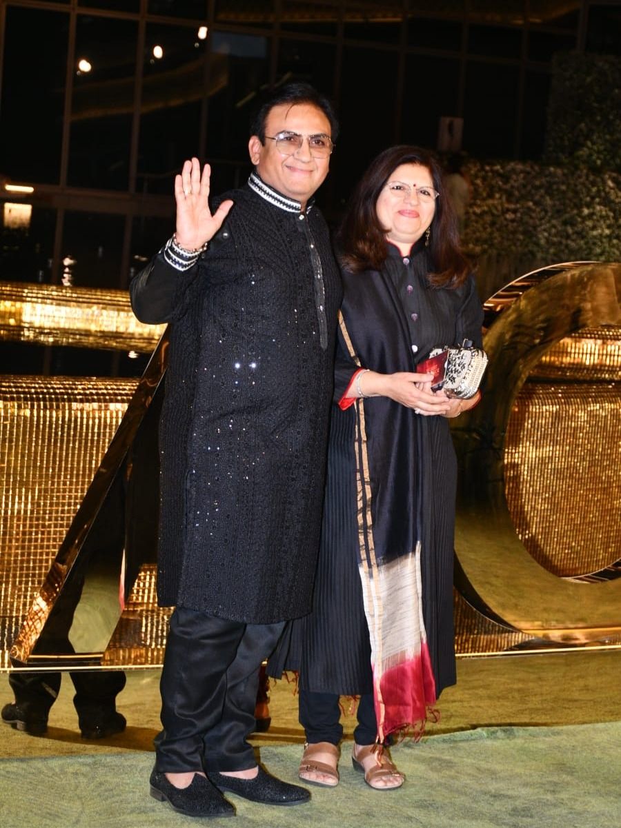 अंबानी की पार्टी में पहुंचे 'जेठालाल', फैंस बोले- गड़ा इलेक्ट्रॉनिक्स ज्यादा बेस्ट है