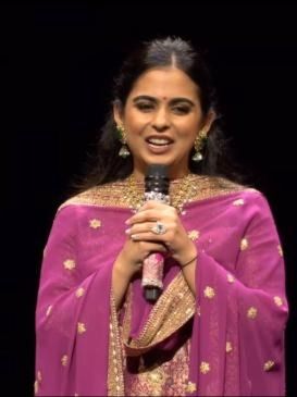 ईशा अंबानी का गुलाबी सूट में इतना सिंपल लुक आया सामने, नहीं देखा होगा कभी