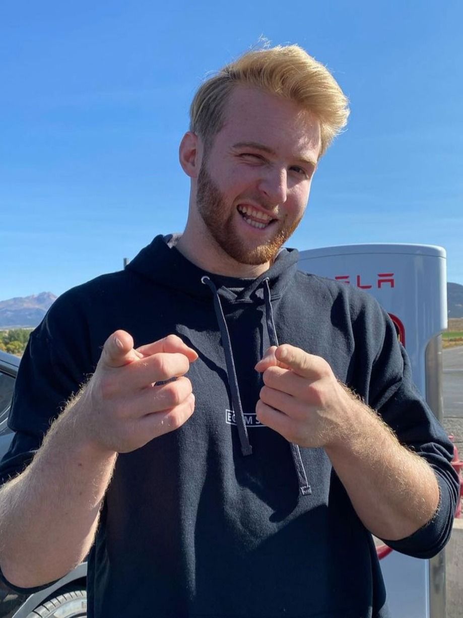 Hayden Bowles, a school dropout is now a retired millionaire at 22; Know more about this social media influencer, businessman