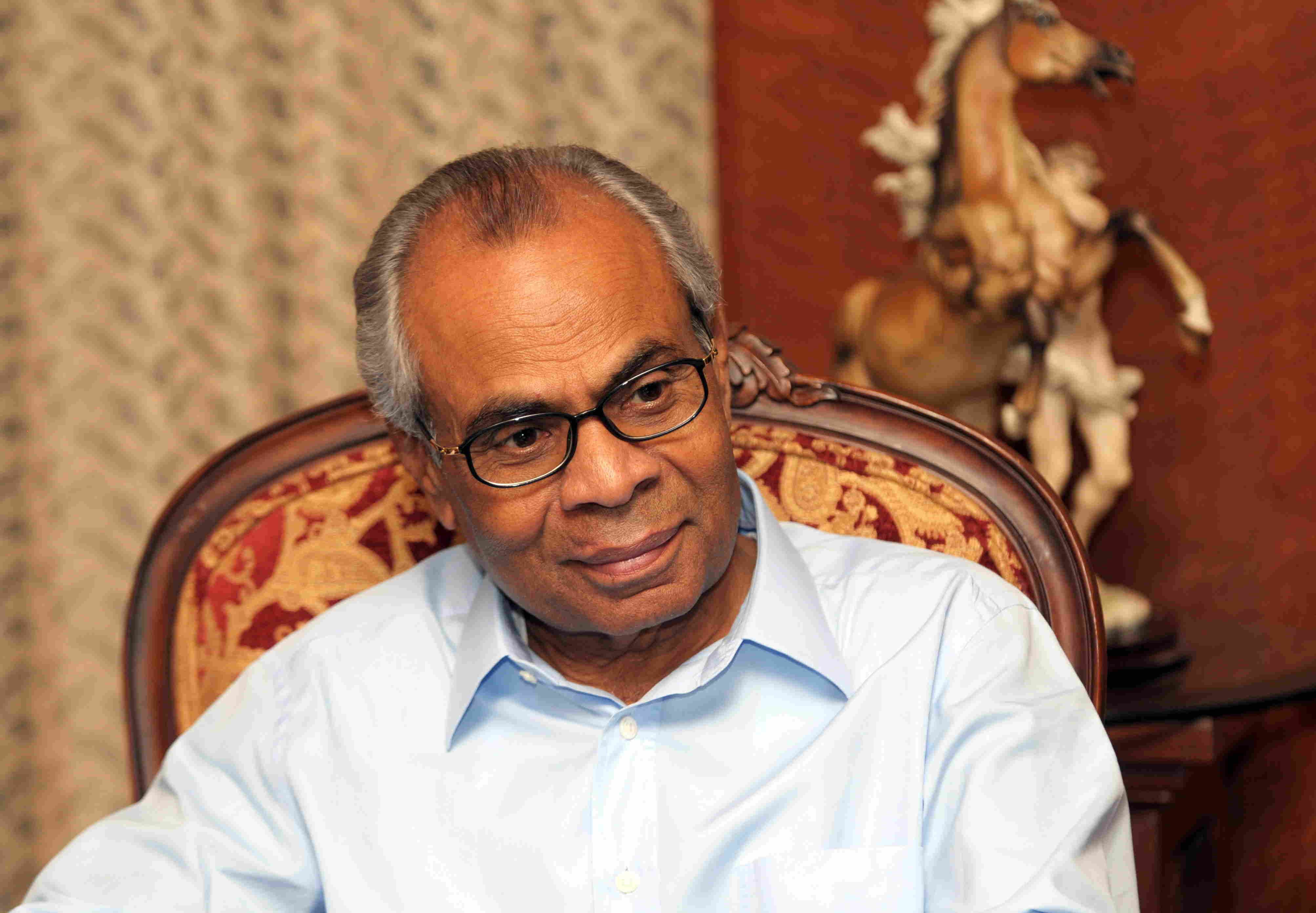 S.P. Hinduja symbolizing entrepreneurial excellence.