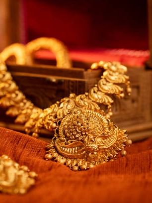 Aditya Birla Group’s Novel Jewels vs Tata Group’s Tanishq and RIL’s Reliance Jewels: The Battle for Gold involving billionaires Mukesh Ambani, Kumar Mangalam Birla