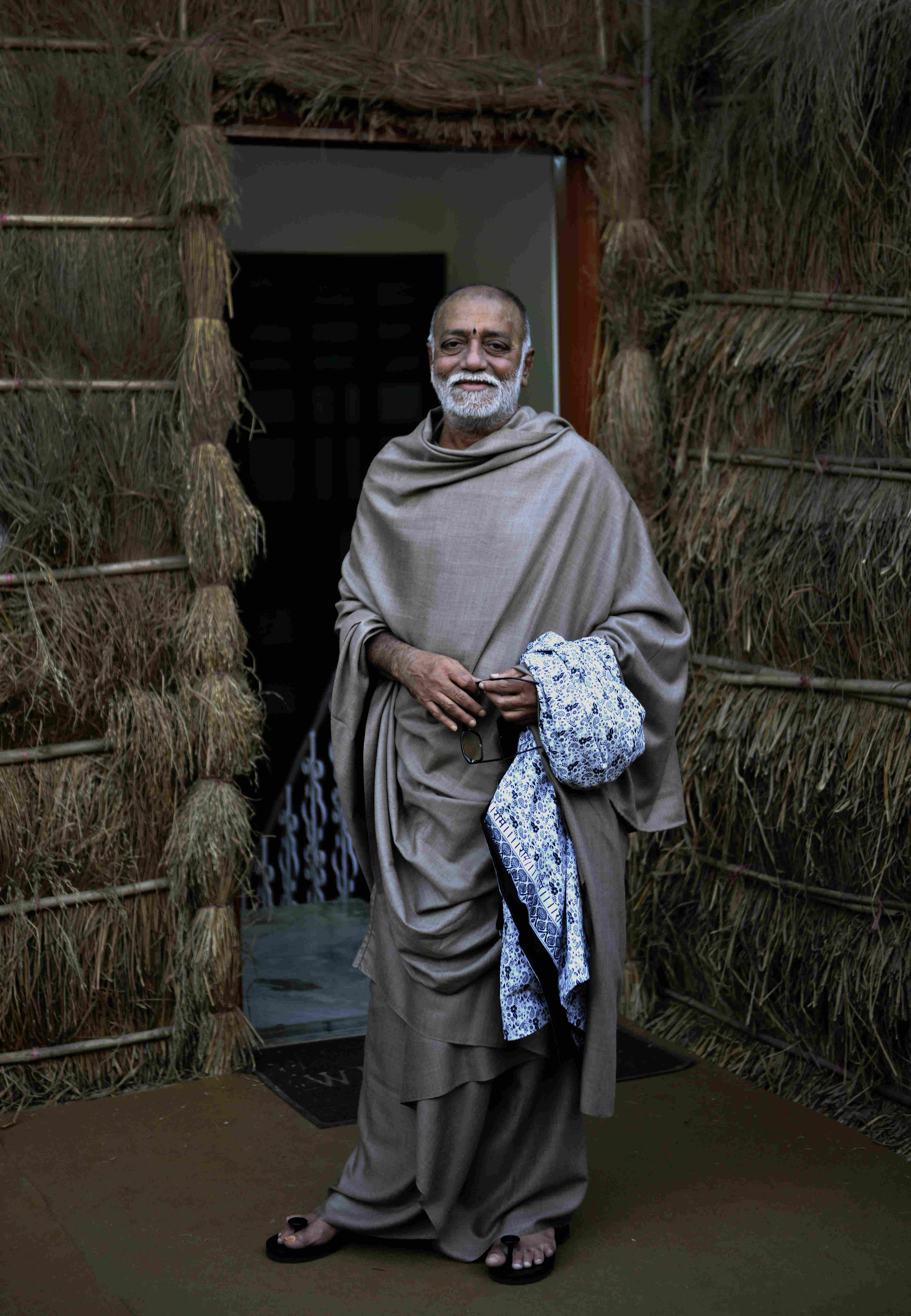 morari bapu black shawl