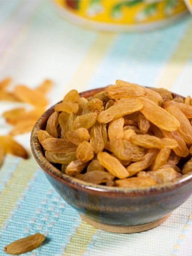 हर किसी को नहीं पीना चाहिए किशमिश का पानी