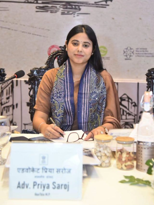 रिंकू सिंह की होने वाली पत्नी  की 7 अनदेखी तस्वीरें