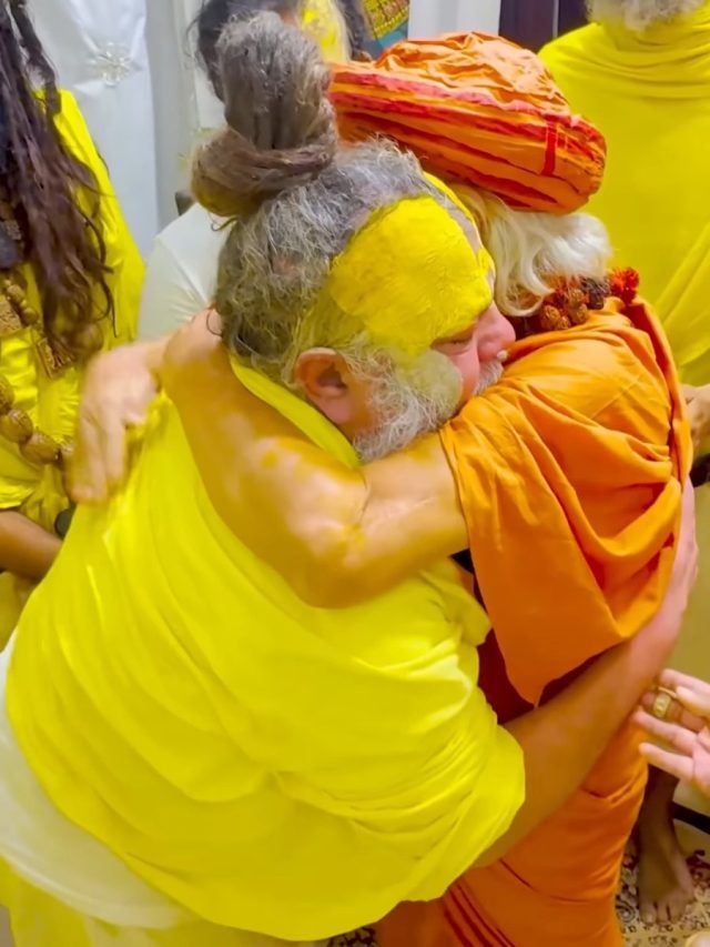 2 संतों का मिलन! प्रेमानंद महाराज ने जिनके चरण धोए वो कौन हैं?