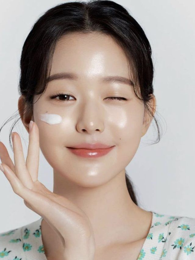 45 में 30 जैसा दिखने के लिए विंटर में फॉलो करें ये स्किन केयर टिप्स